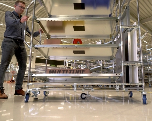 Showcase order picker z magazynem płyt