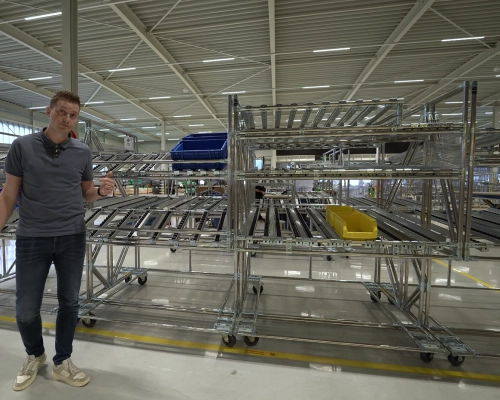 Prezentacja niestandardowych regałów przepływowych